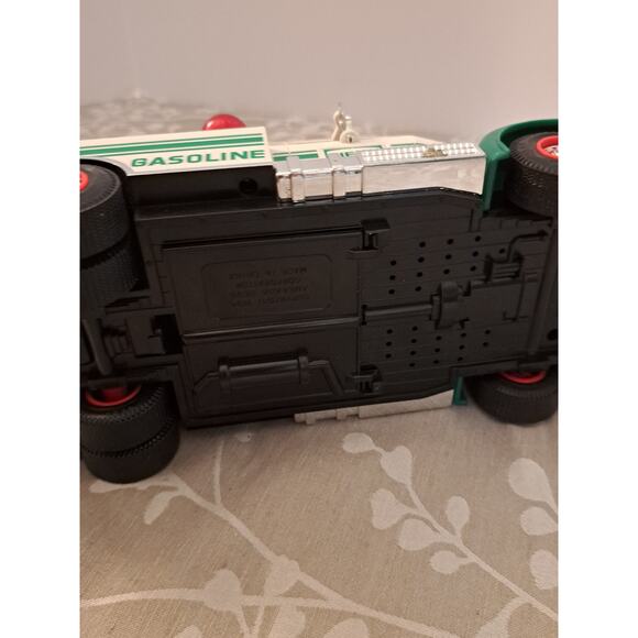 1994 Hess Rescue Truck - Picture 10 of 10